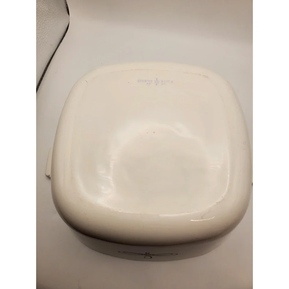 Vintage Corning Ware Trefoil 2.5 Qt Casserole Dish w/ Pyrex Lid